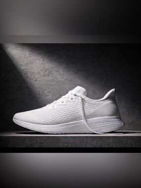 NWT Lane Eight Unisex Relay Trainer Athletic Tennis Shoe -  White - Size 7